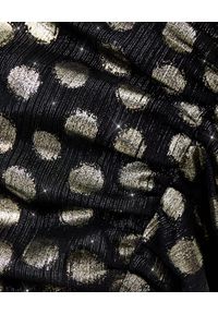 THECADESS - Modelująca sukienka w złote kropki Alicante. Kolor: czarny. Materiał: tkanina. Wzór: kropki. Typ sukienki: wyszczuplające, kopertowe. Długość: midi #2