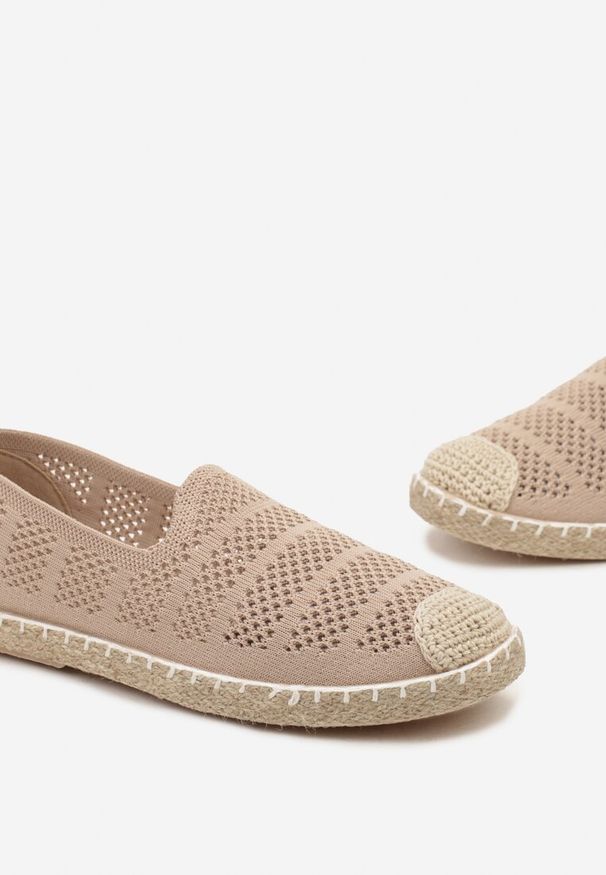 Born2be - Ciemnobeżowe Espadryle z Plecionką i Ażurowym Zdobieniem Lanivesa. Okazja: na spacer. Kolor: beżowy. Materiał: materiał. Wzór: aplikacja, ażurowy. Sezon: lato, wiosna