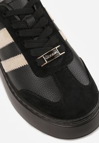 Renee - Czarno-Beżowe Sneakersy na Platformie ze Skóry Naturalnej Ozdobione Paskami Sovimi. Okazja: na co dzień. Zapięcie: pasek. Kolor: czarny. Materiał: skóra. Wzór: aplikacja. Obcas: na platformie #6