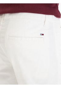 Tommy Jeans Szorty materiałowe Scanton DM0DM22852 Écru Slim Fit. Kolor: kremowy. Materiał: bawełna #5