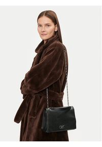 Calvin Klein Torebka Ck Medium Conv Chain Bag K60K612810 Czarny. Kolor: czarny. Materiał: skórzane #4