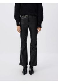 Reserved - Spodnie flare z imitacji skóry - czarny. Kolor: czarny. Materiał: skóra #1
