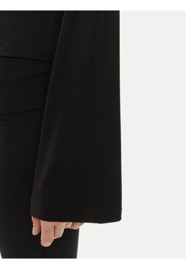 Gina Tricot Bluzka 22672 Czarny Regular Fit. Kolor: czarny. Materiał: wiskoza