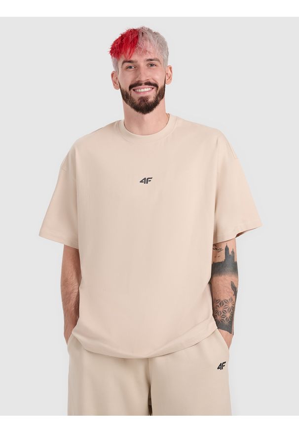 4f - 4F T-shirt oversize z nadrukiem męski 4F x Tomasz Fornal - beżowy L. Okazja: na co dzień. Kolor: beżowy. Materiał: materiał, dzianina. Wzór: nadruk. Styl: street, sportowy, casual