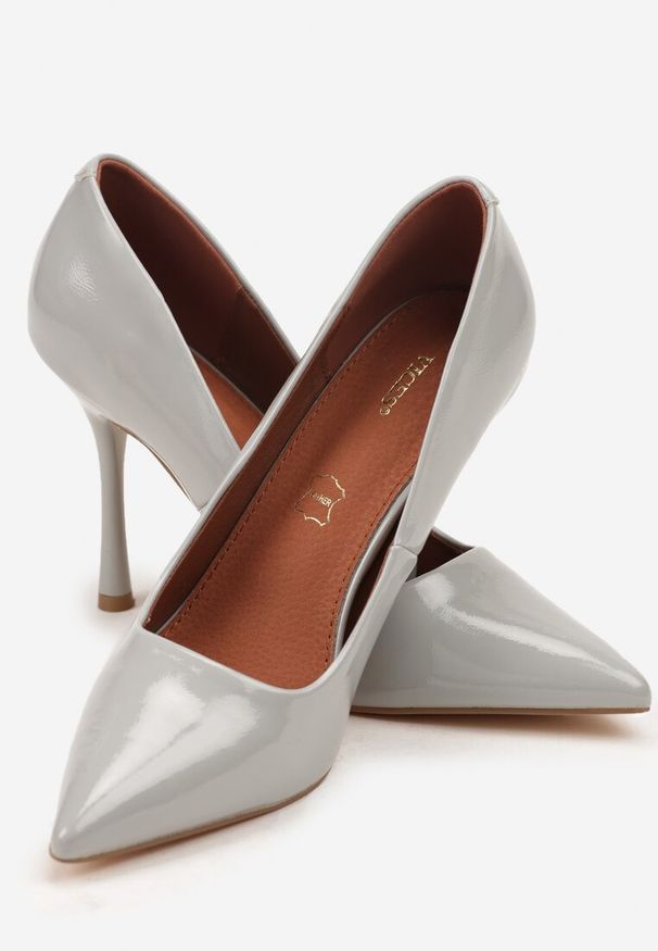 Renee - Niebieskie Szpilki Vices z Lakierowanym Połyskiem i Skórzaną Wkładką Irdlie. Okazja: na randkę, do pracy, na spotkanie biznesowe. Kolor: niebieski. Materiał: lakier, skóra. Wzór: ażurowy. Obcas: na szpilce. Styl: biznesowy, klasyczny, elegancki. Wysokość obcasa: średni