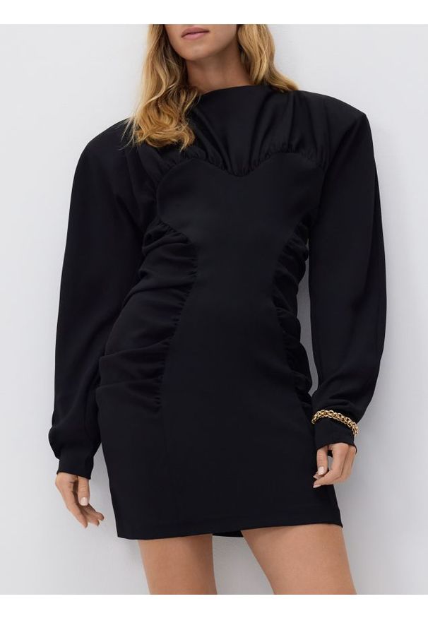 Reserved - Sukienka mini z drapowaniem - czarny. Kolor: czarny. Materiał: tkanina. Długość: mini