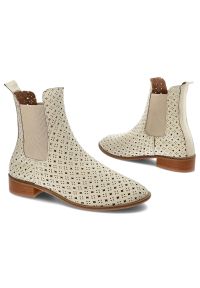 Beżowe Botki Venezia Skórzane Damskie Obuwie. Zapięcie: bez zapięcia. Kolor: beżowy. Materiał: skóra. Szerokość cholewki: normalna. Wzór: aplikacja, ażurowy. Sezon: wiosna, lato. Obcas: na obcasie. Wysokość obcasa: niski #5