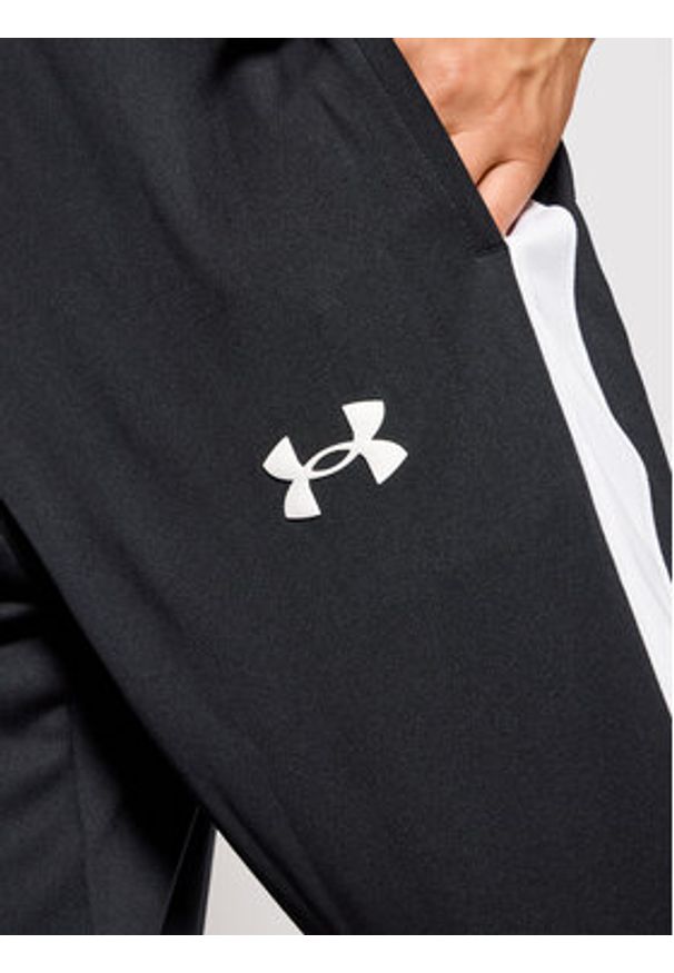 Under Armour Dres Ua Emea 1357139 Czarny Regular Fit. Kolor: czarny. Materiał: syntetyk