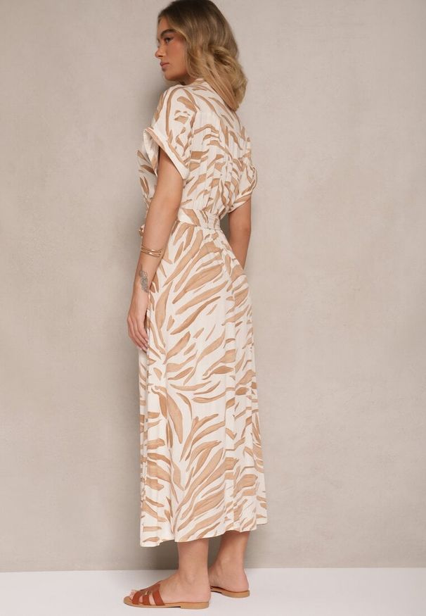 Renee - Jasnobeżowa Bawełniana Sukienka w Zebrę o Koszulowym Kroju z Wiązanym Paskiem Florloti. Okazja: na co dzień. Typ kołnierza: dekolt w serek. Kolor: beżowy. Materiał: bawełna. Długość rękawa: krótki rękaw. Wzór: motyw zwierzęcy. Typ sukienki: koszulowe. Styl: casual, elegancki