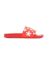 Born2be - Czerwone Klapki Flowered Garden. Nosek buta: otwarty. Kolor: czerwony. Materiał: guma. Wzór: kwiaty, aplikacja #3