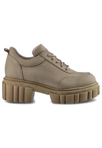 Beżowe Półbuty Karino Damskie Stylowe Buty. Kolor: beżowy. Materiał: skóra, nubuk. Szerokość cholewki: normalna. Obcas: na obcasie. Styl: elegancki. Wysokość obcasa: niski #3