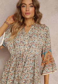 Renee - Beżowa Wiskozowa Sukienka w Kwiaty z Rękawem 3/4 i Falbanką Sulamita. Kolor: beżowy. Materiał: wiskoza. Wzór: kwiaty. Długość: maxi #4