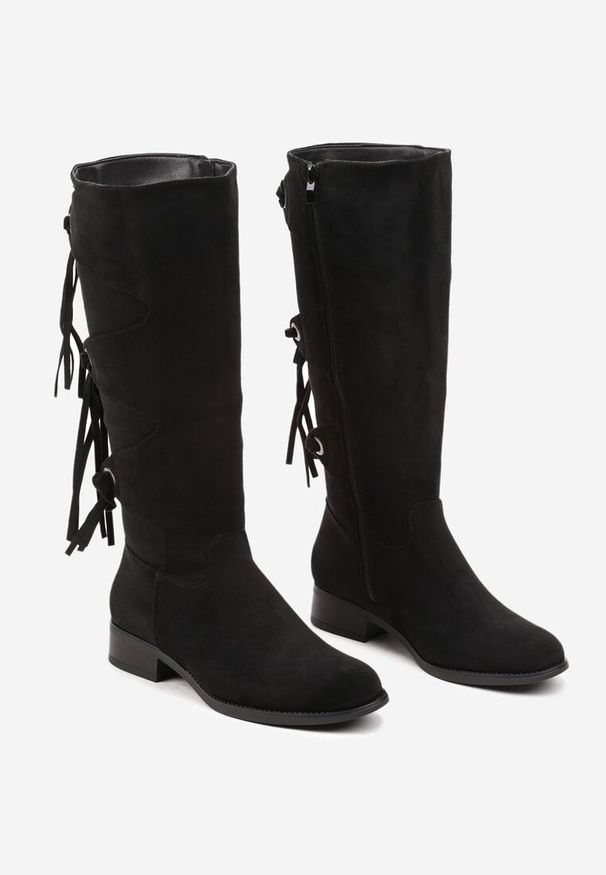 Born2be - Czarne Kozaki z Imitacji Zamszu Zdobione Frędzlami Realindra. Okazja: na co dzień. Kolor: czarny. Materiał: zamsz. Wzór: aplikacja. Obcas: na słupku. Styl: casual