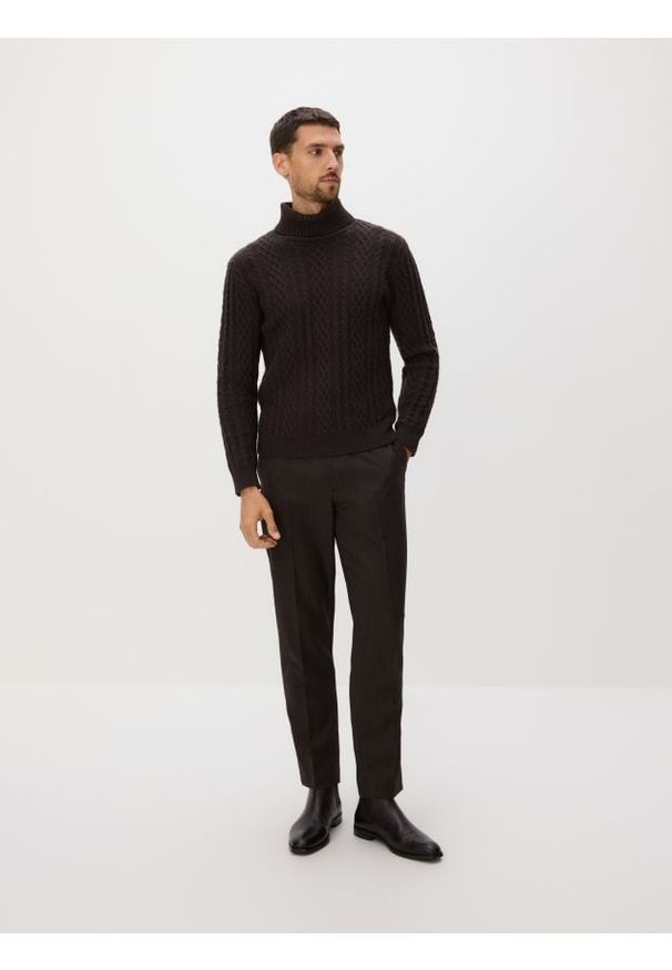 Reserved - Sweter z wełną - ciemnobrązowy. Kolor: brązowy. Materiał: wełna