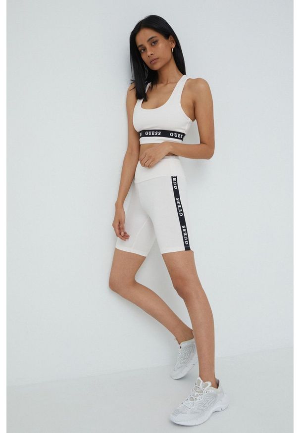 Guess Szorty damskie kolor różowy z nadrukiem high waist. Stan: podwyższony. Kolor: różowy. Materiał: dzianina. Wzór: nadruk