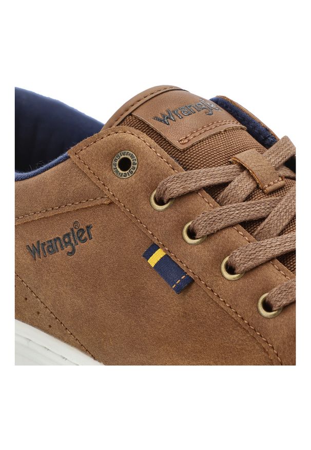 Brązowe Eleganckie Sneakersy Wrangler Stylowe Obuwie Męskie. Okazja: na spacer, na co dzień. Zapięcie: sznurówki. Kolor: brązowy. Materiał: jeans, materiał. Szerokość cholewki: normalna. Sezon: jesień. Sport: turystyka piesza