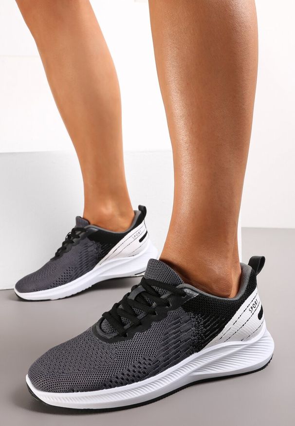 Renee - Czarne Buty Sportowe przed Kostkę z Przeszyciami Kersti. Okazja: na co dzień. Wysokość cholewki: przed kostkę. Kolor: czarny. Sport: fitness