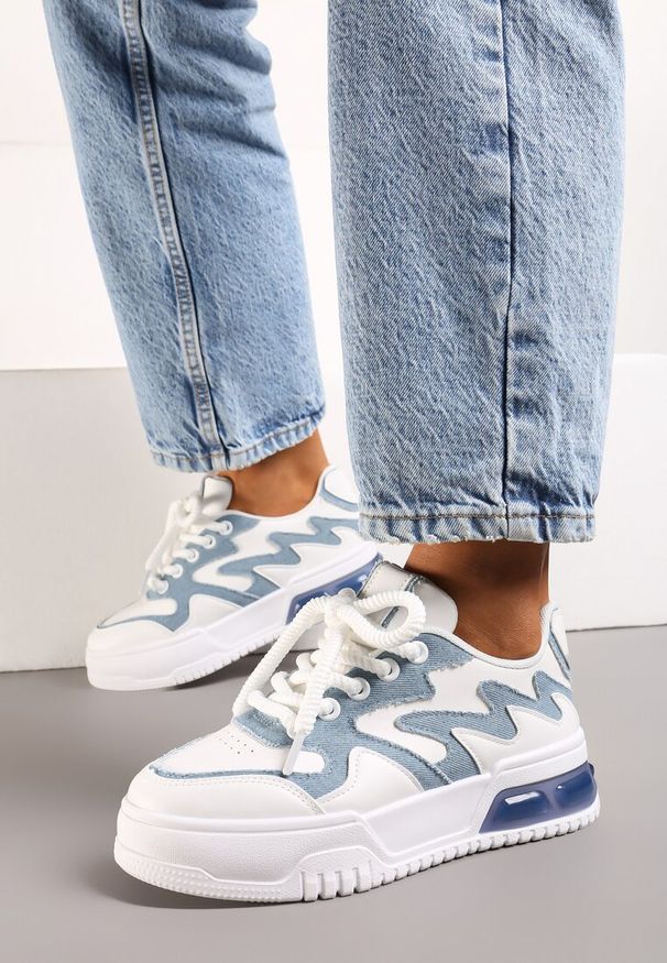Born2be - Biało-Niebieskie Sneakersy na Podeszwie z Ozdobną Wstawką i Szerokimi Sznurówkami Linnae. Nosek buta: okrągły. Zapięcie: sznurówki. Kolor: biały. Materiał: materiał. Obcas: na obcasie. Wysokość obcasa: niski