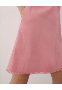 Marella - MARELLA - Różowa sukienka Jessy. Kolor: różowy, wielokolorowy, fioletowy. Materiał: bawełna, len. Wzór: aplikacja. Typ sukienki: proste, rozkloszowane. Długość: mini #3