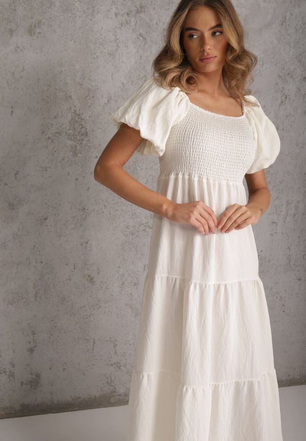 Renee - Jasnobeżowa Sukienka z Wiskozy o Rozkloszowanym Kroju z Bufiastymi Rękawkami Rosena. Kolor: beżowy. Materiał: wiskoza. Długość rękawa: krótki rękaw. Sezon: lato. Typ sukienki: rozkloszowane. Długość: maxi