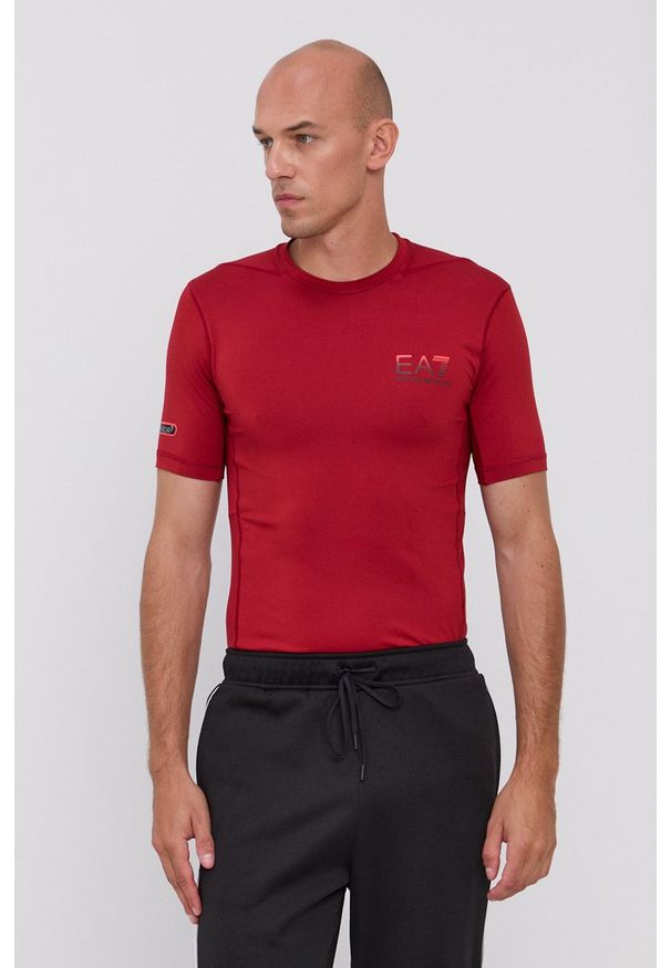 EA7 Emporio Armani - T-shirt. Kolor: czerwony. Materiał: dzianina, materiał. Wzór: nadruk. Styl: sportowy