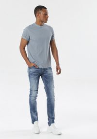 Born2be - Jasnoniebieska Koszulka Pixyphe. Okazja: na co dzień. Kolor: niebieski. Styl: klasyczny, casual, elegancki #4