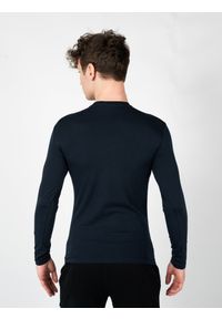 Emporio Armani Longsleeve | 1110233-F512 | Mężczyzna | Granatowy. Okazja: na co dzień. Kolor: niebieski. Materiał: elastan, bawełna. Długość rękawa: długi rękaw. Wzór: nadruk. Styl: casual, elegancki