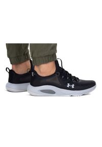 Buty Under Armour Hovr Rise 4 M 3025565-001 czarne. Okazja: na co dzień. Wysokość cholewki: przed kostkę. Kolor: czarny. Materiał: materiał, guma. Szerokość cholewki: normalna