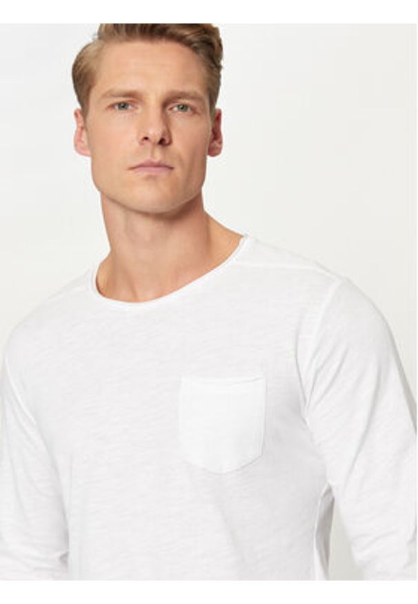 Blend Longsleeve Nicolai 20703060 Biały Regular Fit. Kolor: biały. Materiał: bawełna. Długość rękawa: długi rękaw