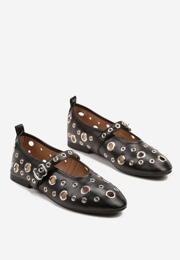 Renee - Czarne Balerinki Ozdobione Paskiem i Metalicznymi Aplikacjami Erathira. Okazja: na co dzień. Zapięcie: pasek. Kolor: czarny. Materiał: jeans. Wzór: aplikacja. Styl: casual, elegancki