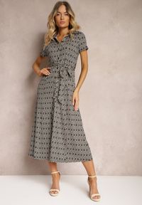 Renee - Czarna Koszulowa Sukienka w Geometryczny Wzór Zapinana na Guziki Xarrah. Kolor: czarny. Materiał: tkanina. Wzór: geometria. Sezon: lato. Typ sukienki: koszulowe