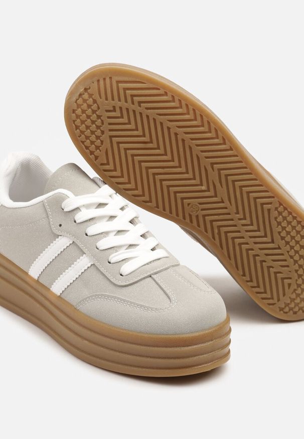 Renee - Beżowo-Szare Sneakersy w Stylu Tenisówki z Paskami Hirnelia. Okazja: na co dzień. Zapięcie: pasek. Kolor: beżowy. Materiał: jeans