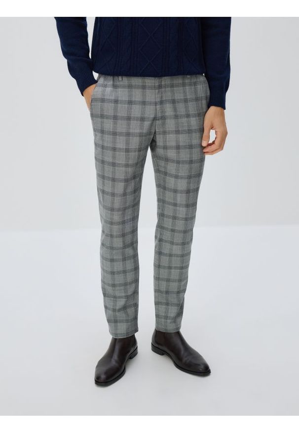 Reserved - Spodnie chino slim w kratę - szary. Kolor: szary. Materiał: tkanina, wełna