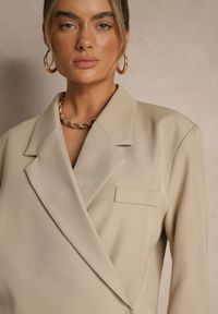 Renee - Beżowa Pudełkowa Marynarka Dwurzędowa o Fasonie Oversize Cornelise. Okazja: na spotkanie biznesowe, na co dzień. Kolor: beżowy. Materiał: jeans. Styl: casual, elegancki, biznesowy #5