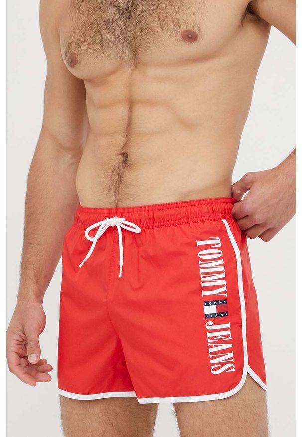 TOMMY HILFIGER - Tommy Hilfiger szorty kąpielowe kolor czerwony. Kolor: czerwony. Materiał: poliester