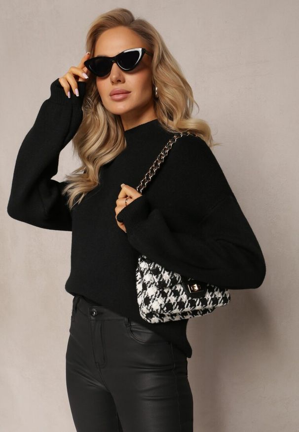 Renee - Czarny Gładki Sweter Golf ze Ściągaczami Germifa. Okazja: na co dzień. Typ kołnierza: golf. Kolor: czarny. Materiał: jeans, skóra. Wzór: gładki. Styl: casual, elegancki