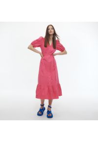 Reserved - Sukienka z falbaną - Różowy. Kolor: różowy #1