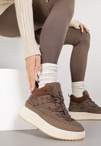 Born2be - Brązowe Śniegowce Trapery Vices na Grubej Tłoczonej Podeszwie z Przeszyciami Anurrive. Okazja: na co dzień. Kolor: brązowy. Materiał: jeans. Obcas: na platformie. Styl: casual