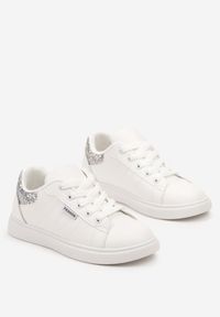 Born2be - Biało-Srebrne Płaskie Sznurowane Sneakersy Ozdobione z Tyłu Brokatem Quneria. Nosek buta: okrągły. Zapięcie: sznurówki. Kolor: biały. Wzór: aplikacja. Obcas: na obcasie. Wysokość obcasa: niski #3