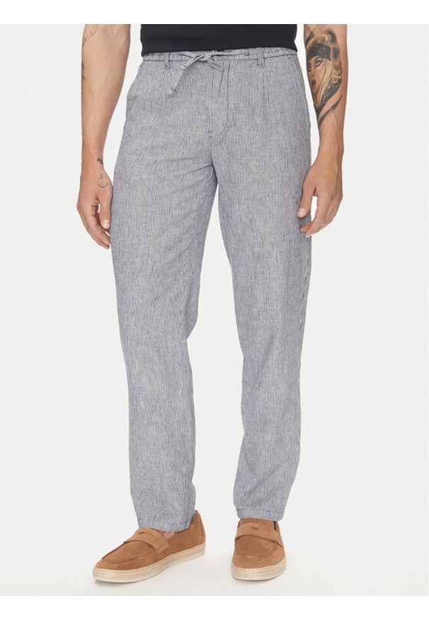 Lindbergh Spodnie materiałowe 30-003030 Niebieski Relaxed Fit. Kolor: niebieski. Materiał: bawełna