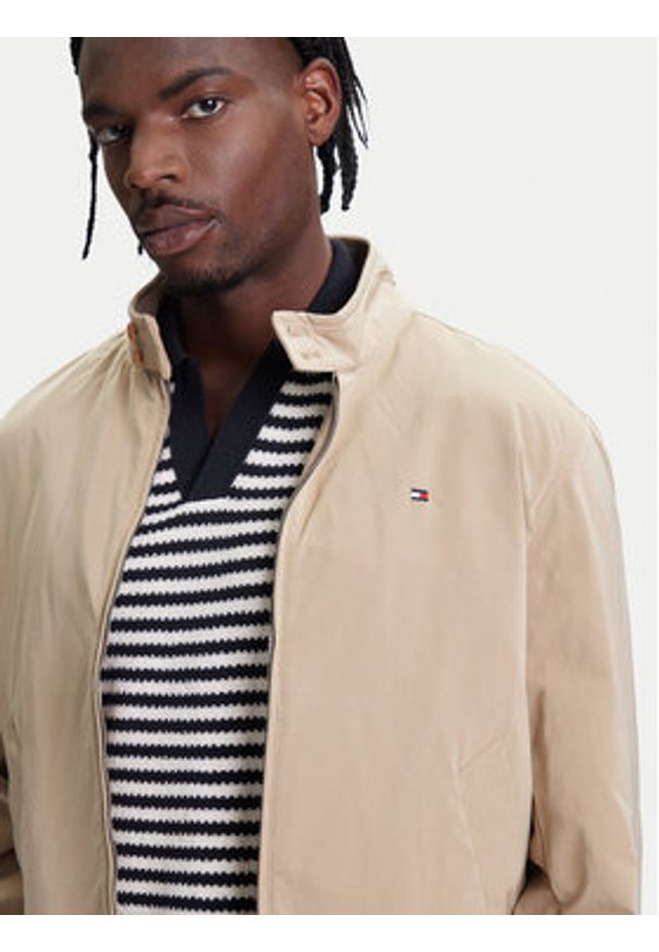 TOMMY HILFIGER - Tommy Hilfiger Kurtka bomber Harrington MW0MW39637 Beżowy Regular Fit. Kolor: beżowy. Materiał: syntetyk