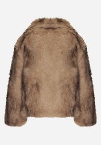 Born2be - Beżowa Kurtka Futrzana z Szerokim Kołnierzem Ditene. Okazja: na co dzień, na randkę. Kolor: beżowy. Materiał: futro. Styl: casual #6