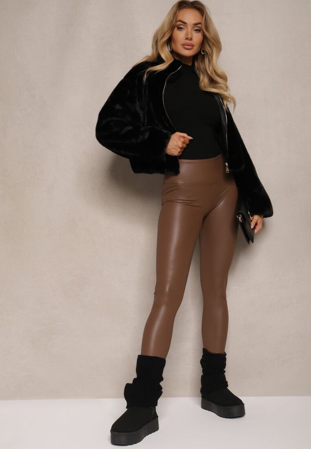 Renee - Brązowe Legginsy z Imitacji Skóry High Waist z Polarem Selabra. Okazja: na co dzień. Stan: podwyższony. Kolor: brązowy. Materiał: polar, skóra. Styl: casual
