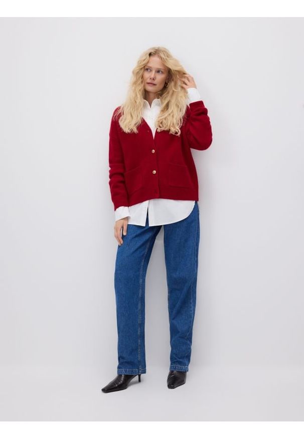 Reserved - Wełniany kardigan - czerwony. Kolor: czerwony. Materiał: wełna