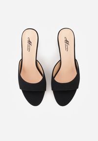 Renee - Czarne Klapki na Obcasie Kaczuszka z Odkrytym Noskiem Nadah. Kolor: czarny. Materiał: koronka. Obcas: na obcasie. Styl: elegancki. Wysokość obcasa: średni #7