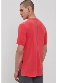 Nike T-shirt męski kolor różowy gładki. Okazja: na co dzień. Kolor: różowy. Materiał: dzianina, skóra, włókno, tkanina. Wzór: gładki. Styl: casual