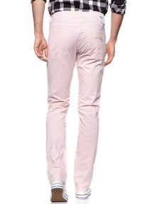 Wrangler - WRANGLER SPODNIE MĘSKIE GREENSBORO PEPPA PINK W15QMM20A. Materiał: materiał