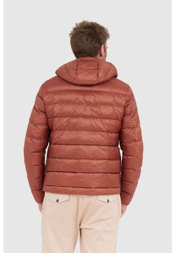Blauer USA - BLAUER Brązowa puchowa kurtka Sergio z kapturem. Typ kołnierza: kaptur. Kolor: brązowy. Materiał: puch