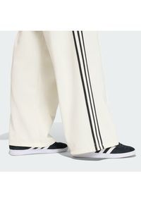 Adidas - adidas Spodnie materiałowe Sport Tailored KC9089 Biały Wide Leg. Kolor: biały. Materiał: syntetyk. Styl: sportowy #2