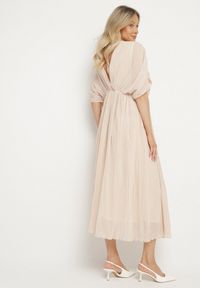 Born2be - Beżowa Sukienka Rozkloszowana z Wiązaniem na Szyi o Luźnym Kroju Napila. Okazja: na co dzień. Typ kołnierza: dekolt w kształcie V. Kolor: beżowy. Styl: klasyczny, casual, elegancki #6